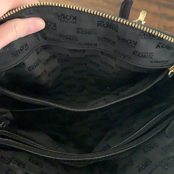 PRICE DROP🖤 michael kors purse - Picture 6 of 7